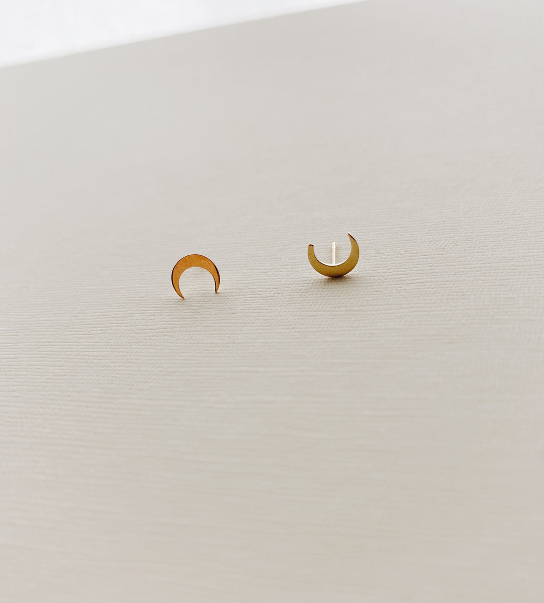 10K Solid gold/rose gold crescent moon stud earrings