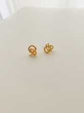 Elegant knot earrings